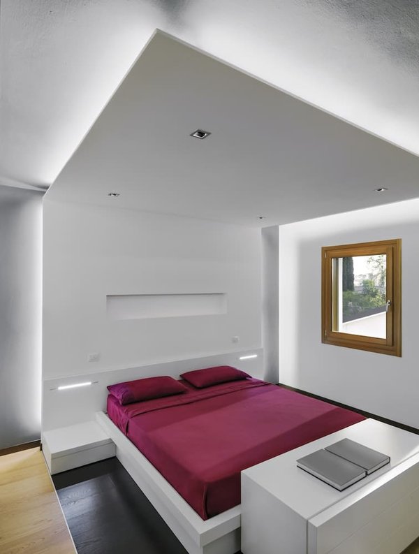 Chambre à coucher moderne : Utiliser les lampes électriques comme décoration