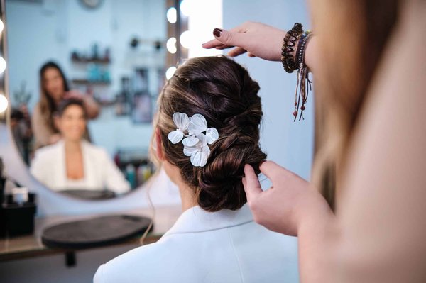 Coiffures de mariée : Tendances et Conseils
