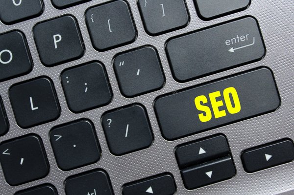Comment les outils de recherche de mots-clés influencent-ils la stratégie de contenu SEO ?